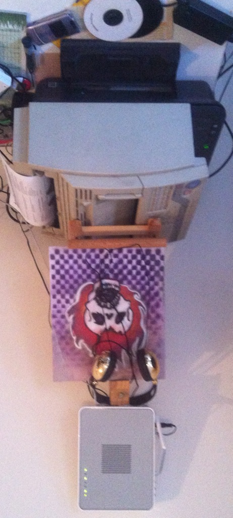 hoverdisc's tweet image. mo human den who man