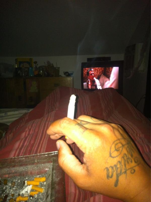 LopezPrincetres's tweet photo. A Newport in bed rite before u go to sleep...can't beat it!! http://t.co/RABEQ9CL