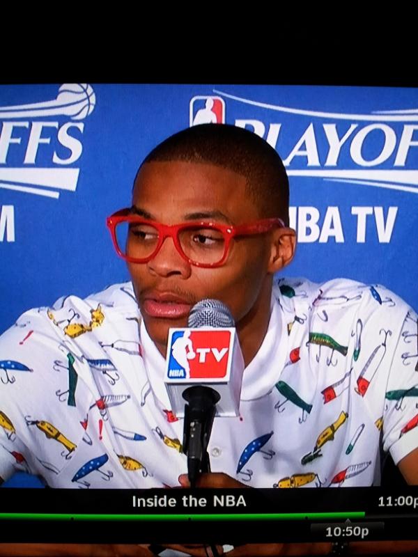 cagedfans's tweet photo. Wtf westbrook. What part of the game is this? http://t.co/dVOU5IYh