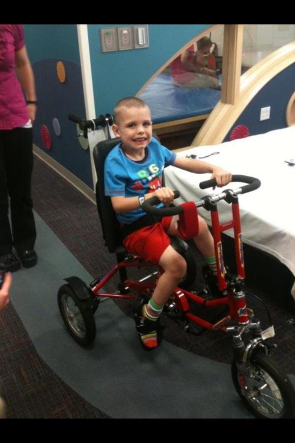 waynehum's tweet photo. AJ up and doing so well #pray4aj #AJFM http://t.co/hPxE110R