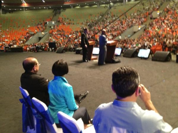 EdSilvoso's tweet photo. Gerald Whitaker from Newark shares at world prayer assembly while poncho. Barbara n king await their turn god used them http://t.co/q19um8DN