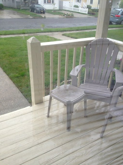 There's something so relaxing about it raining at the shore 💜 http://t.co/cqTFAWMA<a href="/tag/redtour"class="tags"><span>#redtour</span></a>