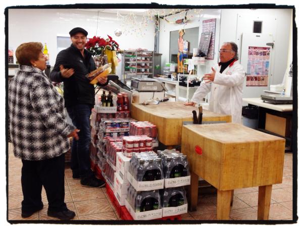 aldantetv's tweet photo. En tournage. C'est le retour de Zia Ginette à l'émission. http://t.co/rvwMg4vU