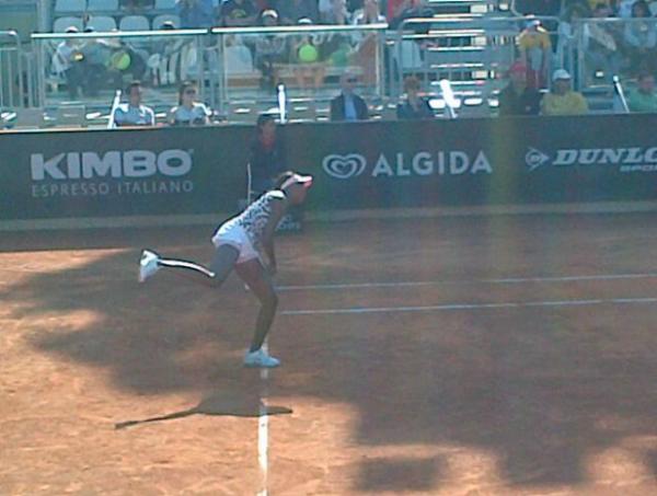 mikyiaco's tweet photo. Venere al servizio! #tennisreporter http://t.co/TCIieNlX