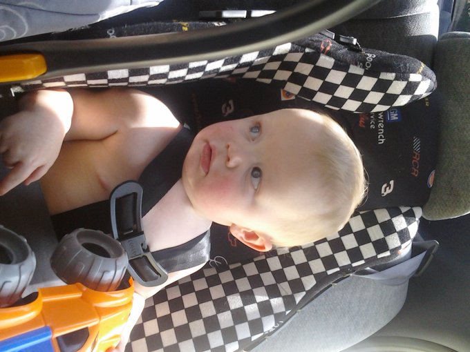 My handsome big boy in his big boy car seat.... http://t.co/oYm9N8xr