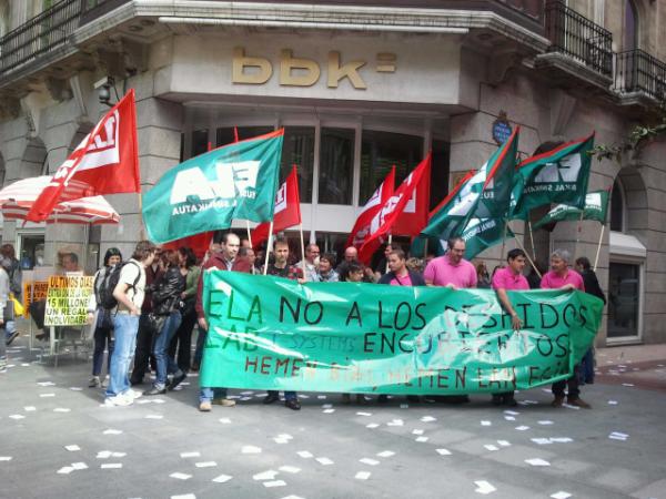 LABsimply's tweet image. Concentración por los despidos de T_sistem.