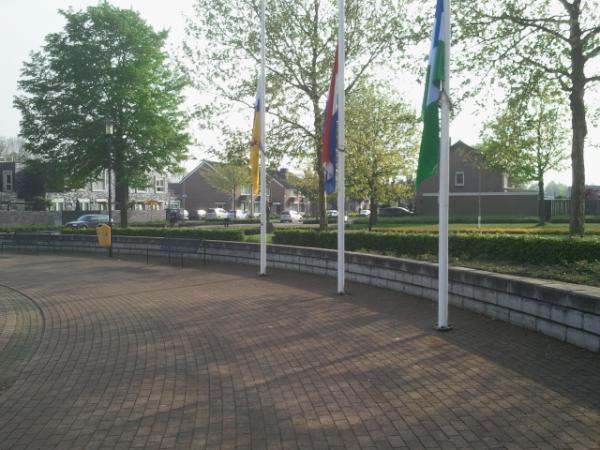 Vanavond om 20.00 uur Dodenherdenking op het Raadhuisplein. Twee minuten stilte......