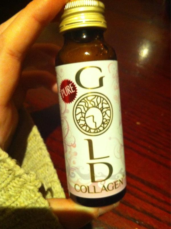 Watching bf eat a gourmet burger and beer while I have a green tea and down a shot of youth juice.....bottoms up....