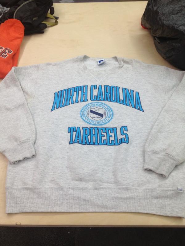 JSmoochy's tweet photo. @CLDmkt #sell #used Vintage NC Tarheels Sweatshirt Size XL #clothes #07062 $55 http://t.co/sRnkxKAY