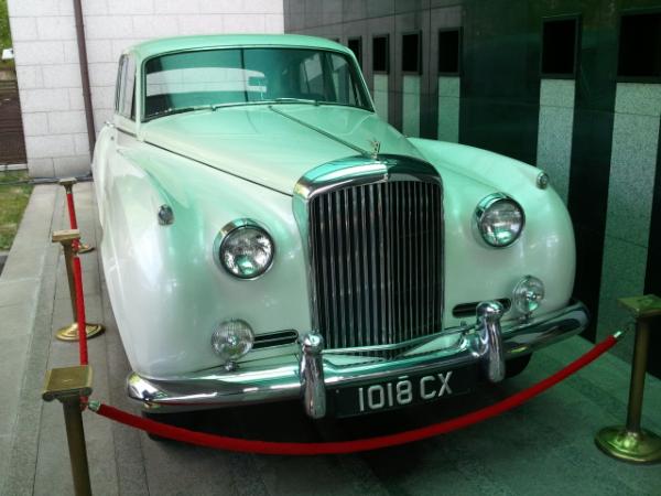 마이다스밸리G.C.입구에 있는 62년산 롤스로이스 밴틀리 S2! 50년 세월이 무색하게 지금도 근처 경춘고속도로를  쌩쌩 내달릴 분위기다ㅋ