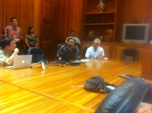 ikayzo's tweet photo. Just back from Hawaii CIO's talk at the Gov's office. Sonny committed to a mobile-first &amp; cloud-first strategy. http://t.co/xkIi0D1T
