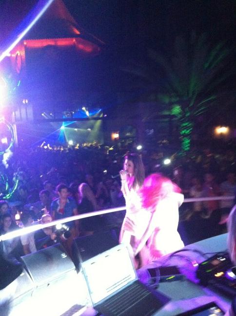 handeyener's tweet photo. Alanya Summer Garden Yaz Sezonu acilmistir:)) tek kelimeyle superdinizzzz!herkese tesekkurler  @DoguluOzan http://t.co/qYh7XLnY