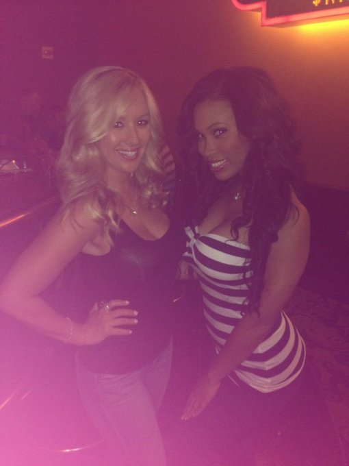 Having the time of my life right now with @LeolaBell @playboygolf I love it! http://t.co/fUFo35yA<a class="tags" href="/tag/leolabell">@leolabell</a><a href="/tag/playboy"class="tags"><span>#playboy</span></a><a href="/tag/follow"class="tags"><span>#follow</span></a><a href="/tag/playmates"class="tags"><span>#playmates</span></a>