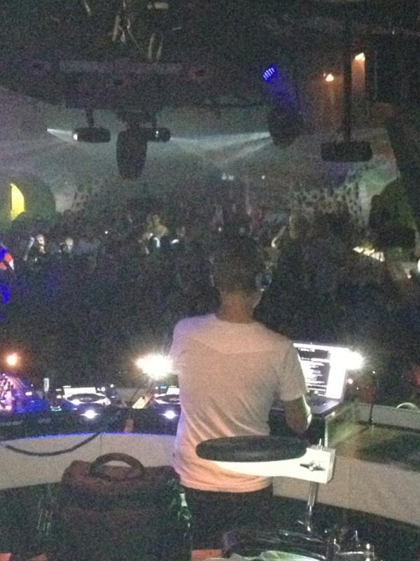 kernel64's tweet image. Armin los in Cocoon ....... Wat een aardige crew heeft ie om zich heen :-) @arminvanbuuren