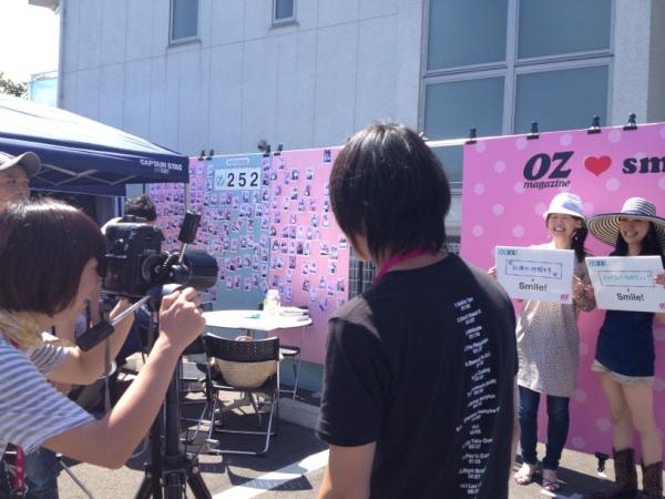 tantan1007's tweet photo. 鎌倉おなり青空マーケットで、オズマガジンのスマイルキャラバン！ http://t.co/PCiwnWS0
