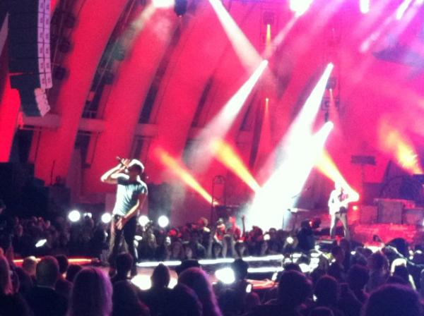 leighu's tweet photo. #Coldplay at the Hollywood Bowl!! http://t.co/kRFJq1hW