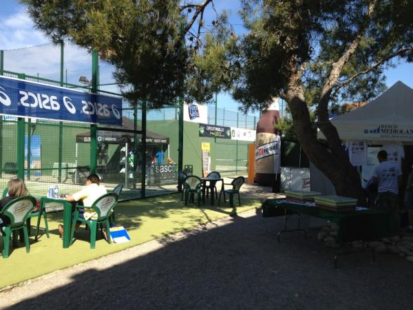 SCpadel's tweet photo. Hoy comenzamos el Padelcat en la academia Sánchez-Casal ! http://t.co/612oklBh