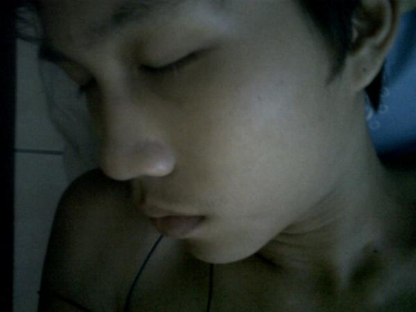 yozaa1993's tweet photo. ง่วงนอนเว่อ http://t.co/hBnBrUq2
