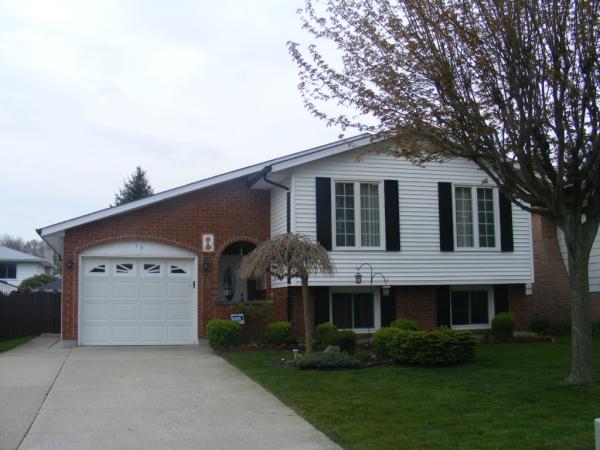 RobSimrak's tweet photo. Check out this Immaculate Family home with 3 bedrooms and 2 baths located on 23 Royal Crescent in Sarnia  $186,900 http://t.co/hL8Gwa1V