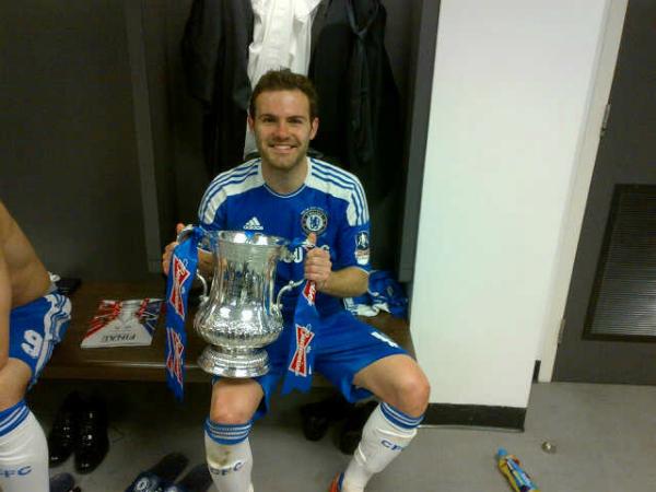 Yeees!!! We got it! My first trophy in England in my first season here!! I will never forget this day... Thank you all!