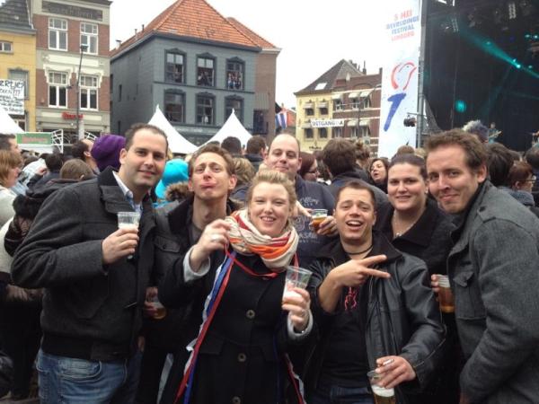 reinierveld's tweet image. Bevrijdingsfestival Roermond. Eerst even bij oma langs. Goed om even herinnerd te worden aan vrijheid!