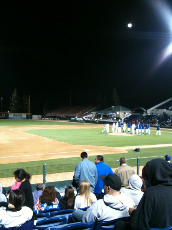 JilliCali's tweet image. With my phone the super moon looks super small. #badcamera