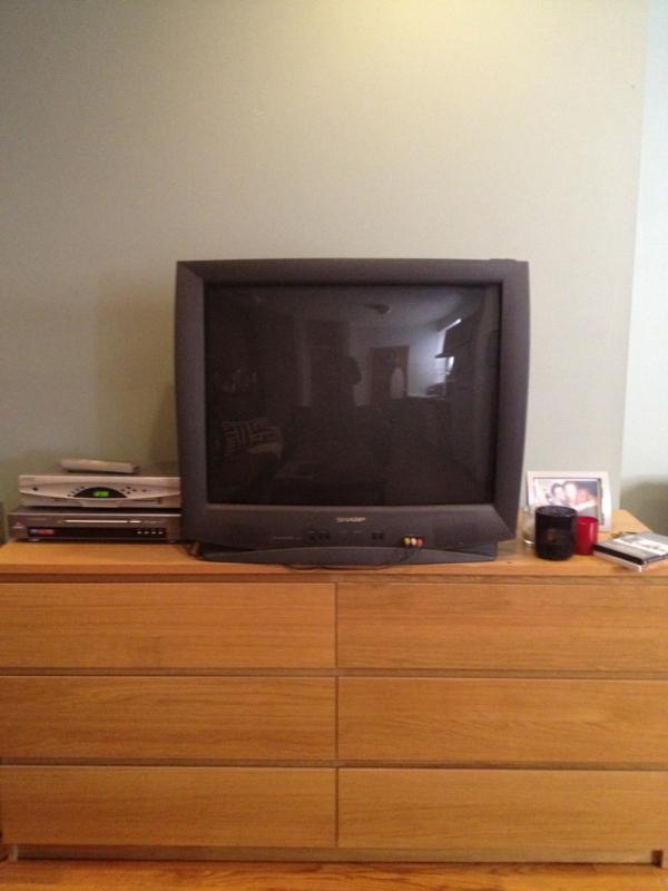 JSmoochy's tweet photo. @CLDmkt #sell #used Sharp 25" TV #07062 #electronics $200 http://t.co/9IoYxeIN