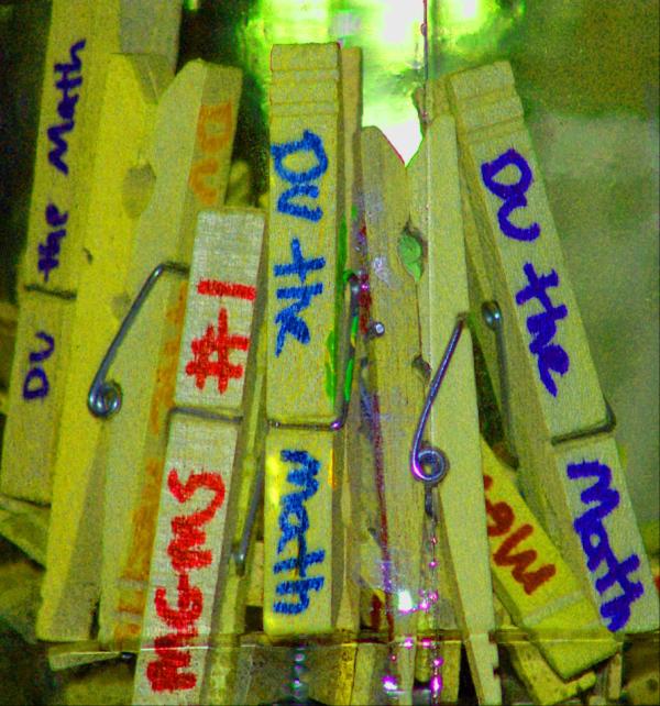 debackerbangles's tweet photo. @stevendean @DUTeachers Kick up the tournament with clothes pin GOOP How many times do you tell your students IT'S GOOP http://t.co/WKpysNaF