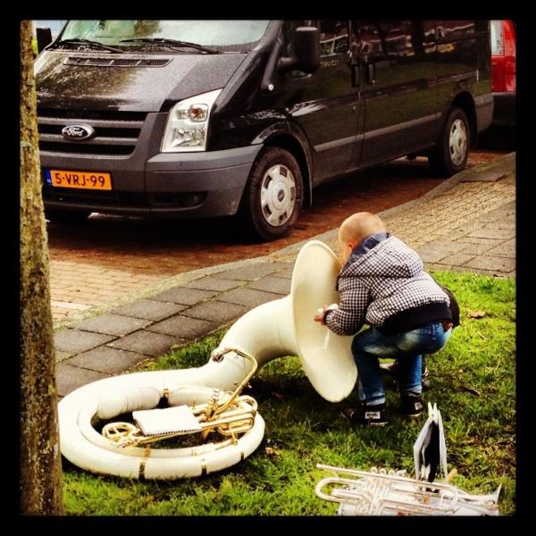 SlagwerkGroep's tweet photo. De instrumenten worden geïnspecteerd http://t.co/i3yhYbIZ