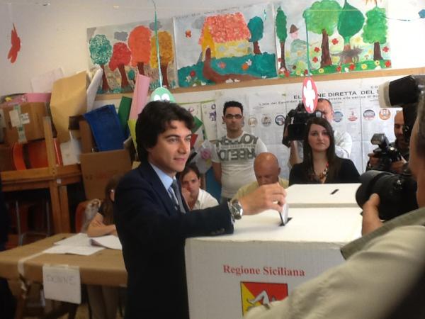 Cost2Costa's tweet photo. Scheda inserita nell'urna #openpalermo #elepa http://t.co/79kU5EOv