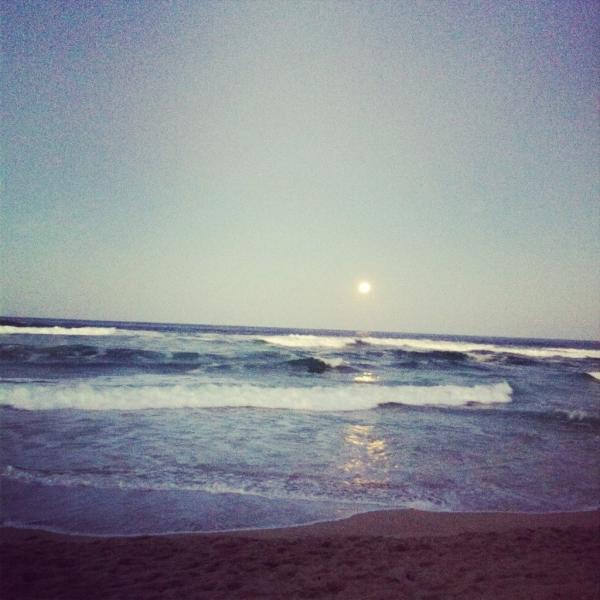 matacrobat's tweet photo. Why would you live anywhere but the beach? #supermoon http://t.co/GRxu5N7T