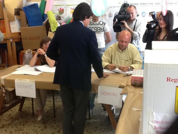 Cost2Costa's tweet photo. Si ritirano le schede http://t.co/CTFDAdC1