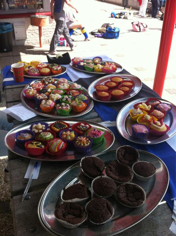 RingPassMB1's tweet photo. KOM NAAR RING PASS VOOR EEN HEERLIJKE MUFFIN OF BROWNIE VOOR MAAR 1 EURO! http://t.co/ugWci7YL