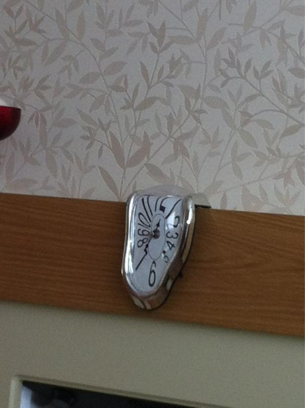 selinahaff's tweet image. @Cheska85 @ollielocke watching #madeinchelsea just seen I have te same melted clock as u! #CoolClock