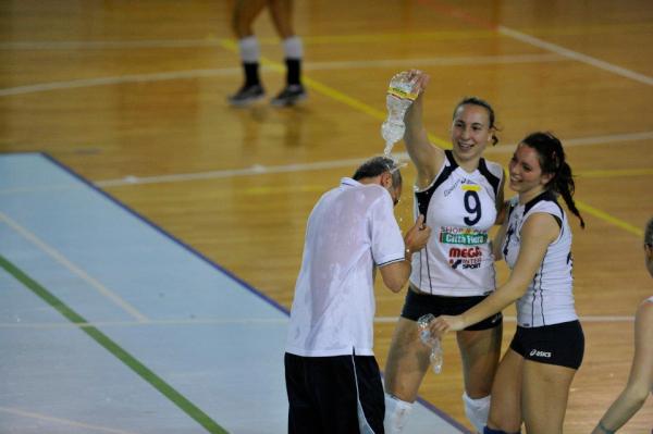 FedeDede90's tweet photo. @COCCOLOANDREA @Ambra_DelFabbro ihihih..qst mancava!!!=) http://t.co/IuHzJYgK
