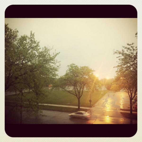 wei2's tweet photo. It's the best Sunday weather to stay at my sweet home and study. :D http://t.co/jObbIRhJ