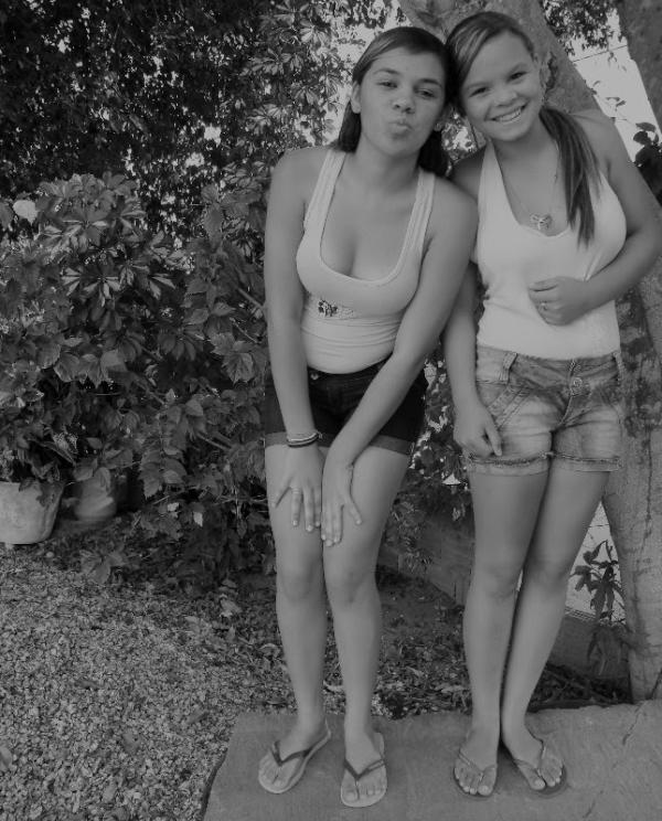 LuanaAlvez1's tweet photo. @EstelitahM   Aaa minha irmãa quêe mim apoia quêe mim ajuda *-* ♥ http://t.co/nanabJHM