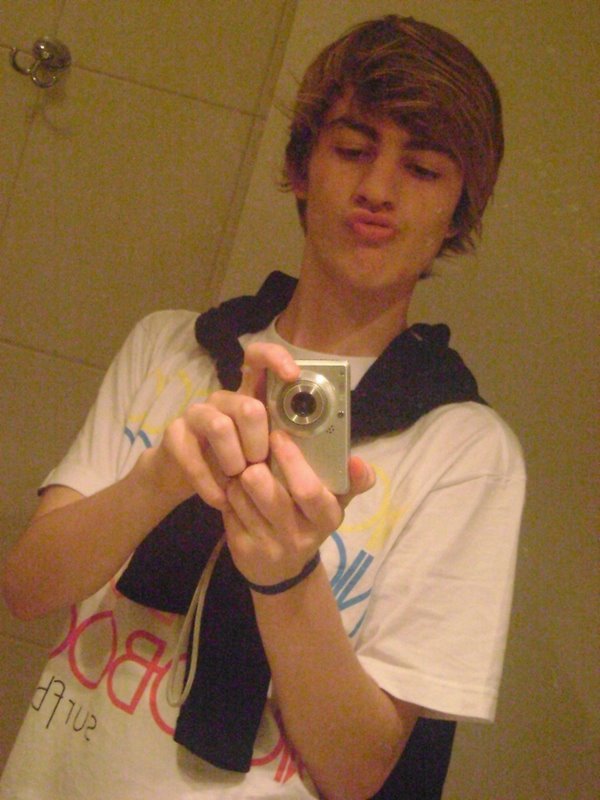 luuizborges's tweet photo. minha prima ilde amou essa foto, kkkkkkkkkkkkkkkkkkkkkkkkk http://t.co/VSPIrwgU