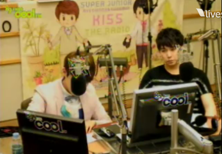 ELFsAsia_'s tweet image. #SUKIRA #Madeonly Min: I like your pen Wook: Buy one too...