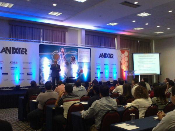 talita_maciel's tweet photo. Palestra sobre economia com Maílson da Nobrega no #anixteretf http://t.co/andFVsJ6