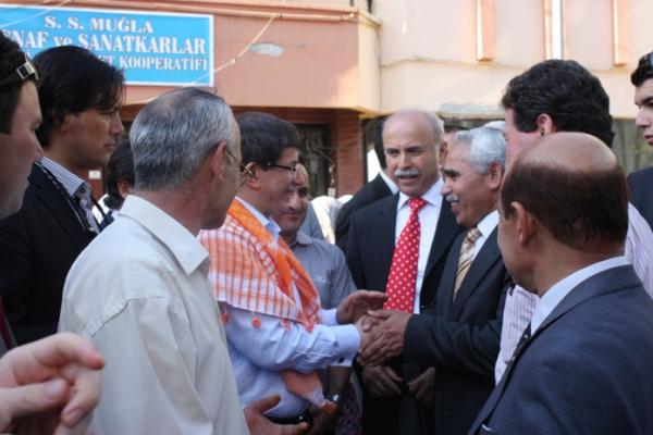 ilimyay's tweet photo. Dışişleri Bakanımız Prof. Dr. Sayın Ahmet Davutoğlu, eşi Sare Hanımla birlikte Cemiyetimizi onurlandırdılar.. http://t.co/j9TahhAf