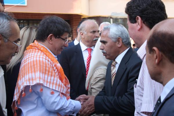 ilimyay's tweet photo. Dışişleri Bakanımız Prof. Dr. Ahmet Davutoğlu ve Şube Başkanımız Ayhan Balcı http://t.co/DilR9ZZo