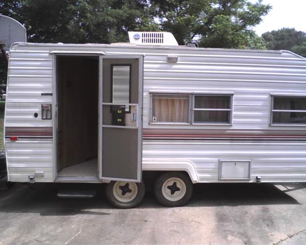 BenPoplin's tweet image. The Poplin camper is a classic from the 80s. #rollinginstyle #campswag