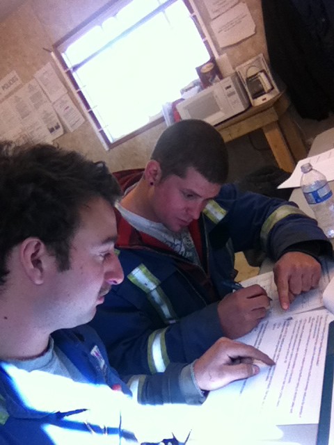 RichardShwartz's tweet photo. Just me and janel molesting the EST test! ;p http://t.co/vlmrFX98