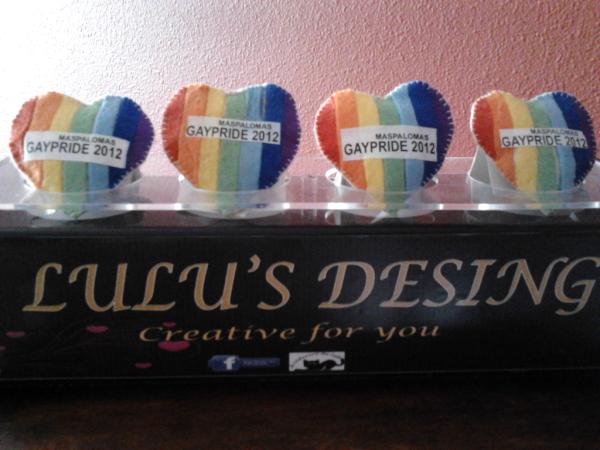 CANARIASEVENTOS's tweet photo. Ya tenemos los broches de la Maspalomas Gay Pride 2012. Compralos ya! :-) http://t.co/V0vxPKBp