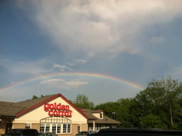 olivia_shaw23's tweet image. @srisher14 @amberruscin #rainbow #whileeating :)