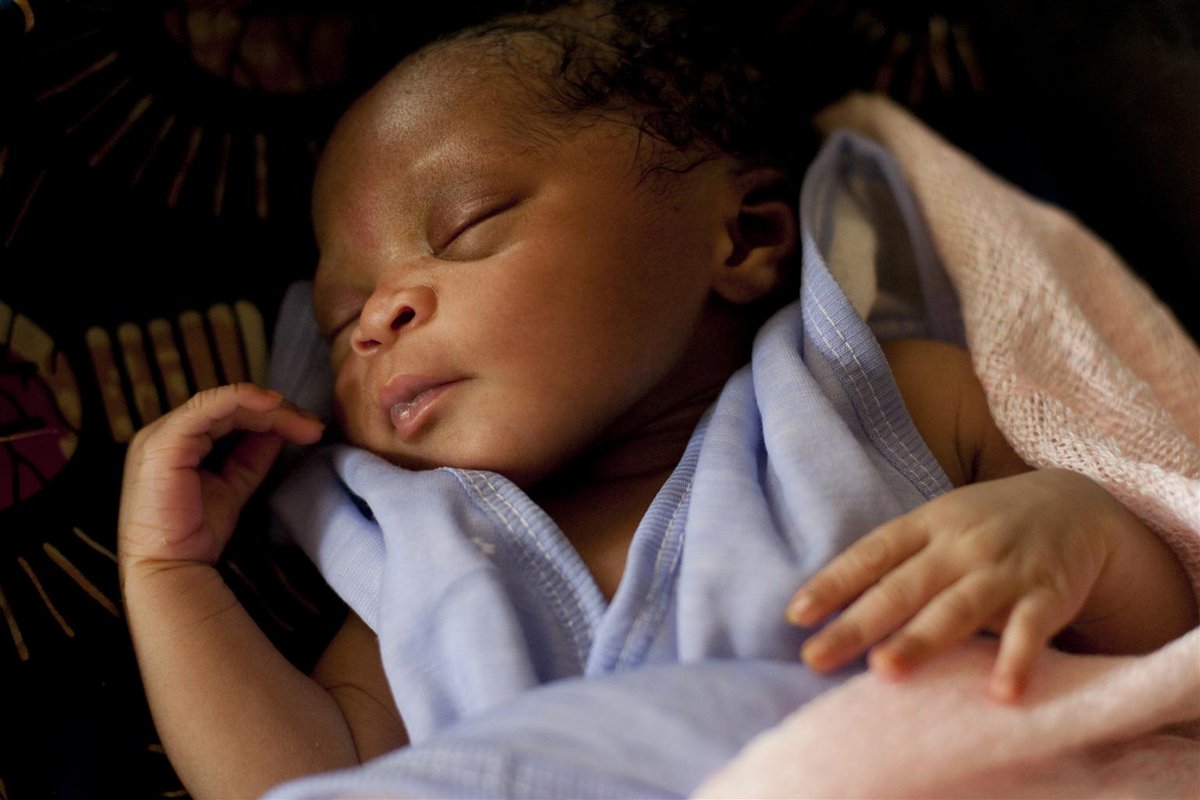 UNICEF_Italia's tweet photo. Polmonite, diarrea, malaria, morbillo e HIV: prime cause di morte per bambini sotto 5 anni. Aiutaci CON SMS Al 45505 http://t.co/zV7iDcMH