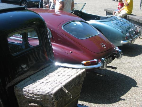 ccmv2's tweet photo. Voor een zeer verrassende samenstelling van Klassieke Auto's kom je 17 juni 2012 naar de Classic Car Meeting Vleuten! http://t.co/6klR3FBm