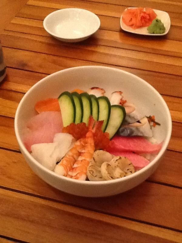 Sukaan saya juga :) <a href="/itsharnaz/">HarnazBukuNasgor</a>: Chirashi sushi @umaku_alsut mantaaaaf