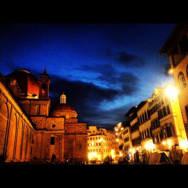 3broadsabroad's tweet photo. Firenze at night! http://t.co/M69dhrV8